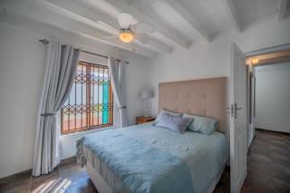 Luxury home with beautiful sea and mountain views - Jeffreys Bay - 2