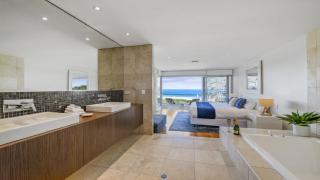 Sapphire Sands - Luxe, Absolute Beachfront, Pool, Spa, Sauna - Sapphire Beach - 8