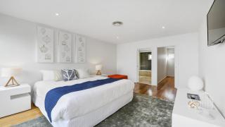 Sapphire Sands - Luxe, Absolute Beachfront, Pool, Spa, Sauna - Sapphire Beach - 5