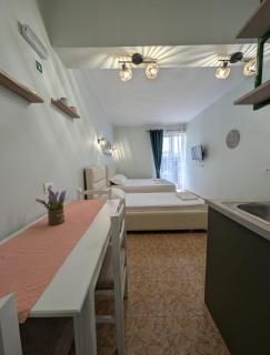 Areti Rooms Hotel - Himare - 4