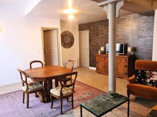 Gîte en face du Château de NIZAS, 4 chambres d'hôtes et 1 appartement familial avec 2 chambres - 3