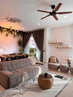 Ktn 3storey 25pax6bedr 8bathr June luxury house - Kuantan - 0