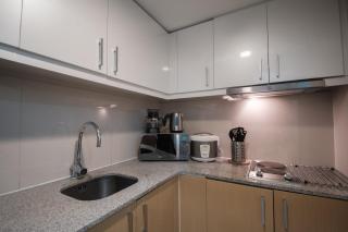 Uptown BGC Luxury 1br Suite with Fast Wifi - Manila - 4