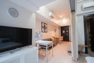 Uptown BGC Luxury 1br Suite with Fast Wifi - Manila - 2