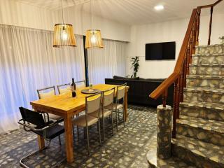 Casa Zona Residencial , pileta, garage doble y quincho con parrilla - 7