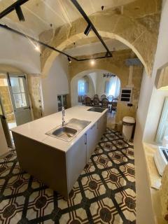 Traditional farmhouse with spectacular sea views - San Lawrenz - 7