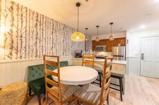 RF312 Hot Tub Heated Garage and Parking - 5
