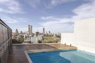 Amplio departamento con piscina y vista a la ciudad - Buenos Aires - 0