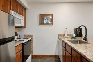 RF219 Hot tub,Heated garage and Parking - 3