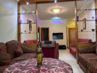 Spacious Family Apartment in Martil - Air Conditioning, Pool & Garden Views - Martil - 3