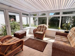 'Blue Sky' 2 Bedroom Enclosed Garden Parking WiFi - Pentraeth - 1