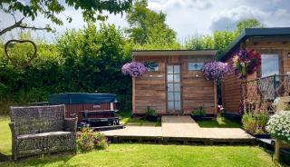 Cherry Tree Glamping Lodge - 7