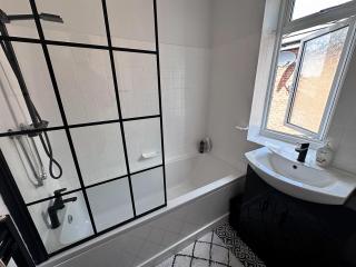 Light, airy and spacious 3 bed home - 1