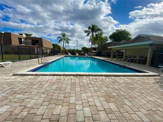 Townhouse with Private Patio - North Lauderdale - 2