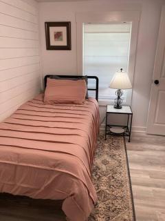 The Cottage 5 miles to UNCP - 7