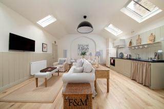 The Motor House - 8