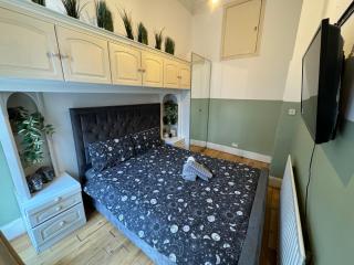 Central and affordable flat for 6 people in Zone 1 - 7 min Walking to OXFORD STREET - with Breakfast included - 0