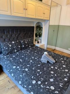 Central and affordable flat for 6 people in Zone 1 - 7 min Walking to OXFORD STREET - with Breakfast included - 4
