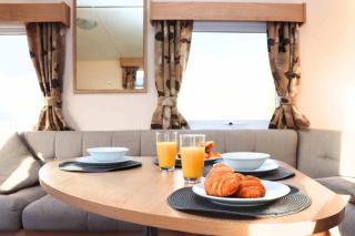 The Elms, 6 Sleeper Trecco Bay Luxury Caravan Park - Newton - 3