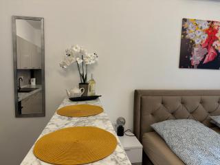Suzannah Apartment by the Danube - Budapest - 7