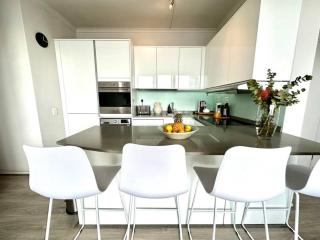 City Vista Views & Light Sparkle - 4