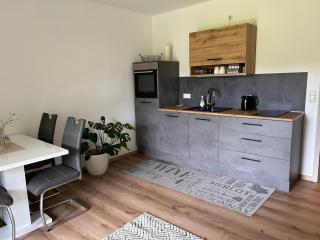 Ruhige Ferienwohnung mit Terrasse für 2 Personen - 1