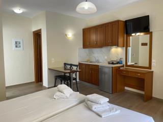 TRIANTAFYLLOY ROOMS - Loutra Edipsou - 3