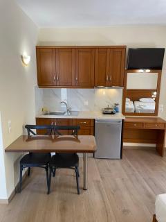 TRIANTAFYLLOY ROOMS - Loutra Edipsou - 2
