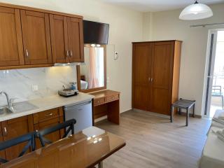 TRIANTAFYLLOY ROOMS - Loutra Edipsou - 1
