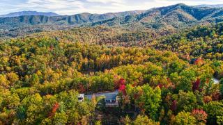 Private Cozy Cabin with Hot Tub & Fall Colorful Views - Only 10 min to The Parkway - 0