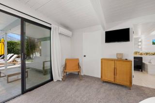 Mid-Century Home, 5-min to downtown, HUGE Pool & Spa - Palm Springs - 4