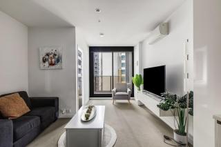 Metro Muse - Minimalist Chic for Couples in CBD - 0