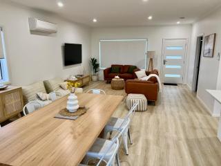 Pollie's - Pet Friendly Outside - 7