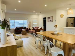 Pollie's - Pet Friendly Outside - Robe - 5