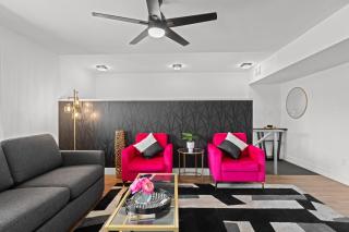 Windfield Condo In The Entertainment District - 2