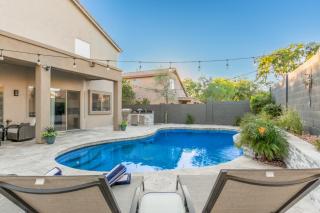 Luxury Homestyle Getaway Wpool, Gym, & Office - Scottsdale - 5