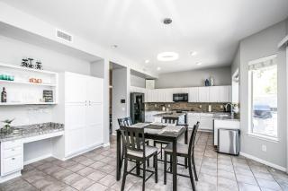 Luxury Homestyle Getaway Wpool, Gym, & Office - Scottsdale - 4