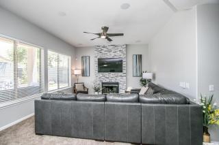 Luxury Homestyle Getaway Wpool, Gym, & Office - Scottsdale - 7
