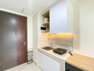 Cozy and Minimalist Studio at Pollux Chadstone Apartment By Travelio - Bekasi - 5