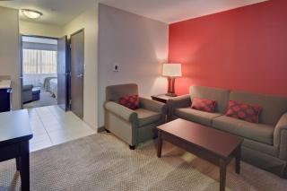 Holiday Inn & Suites Bakersfield by IHG - 1