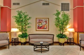 Holiday Inn & Suites Bakersfield by IHG - 1