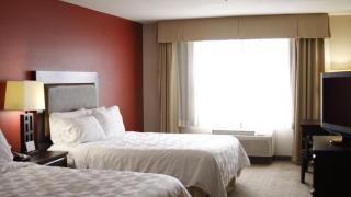 Holiday Inn & Suites Bakersfield by IHG - 1