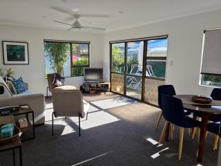 Cambria Hideaway - Nelson - 9