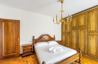 Cozy Apartment near Venice with Balcony! - 6