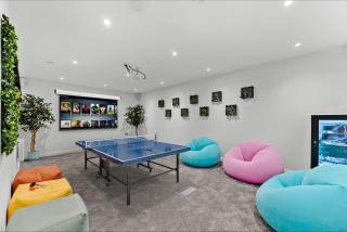 Stylish Abode in Leeds - Games Room - Parking - Leeds - 0