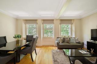 Beautiful 2-Bed Apartment with Private Elevator - Next To Winter Wonderland Hyde Park & Harrods - 0