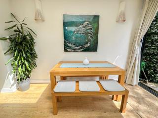 Sleek 2 Bedroom flat with private patio & firepit in Shepherds Bush, Near Hammersmith - Londra - 1