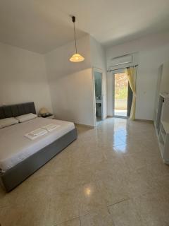 Vila Isufi - Saranda - 9