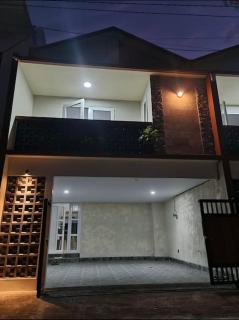 Entire Modern House with ricefield view and private garage - Sanur - 6