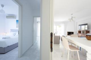 Elegant Coastal Haven Fully Renovated 3-Bedroom Apartment - Atene - 2